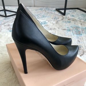 ✨ NEVER WORN ✨BCBG pumps